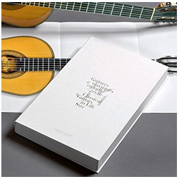 34 Guitares classiques en taille réelle